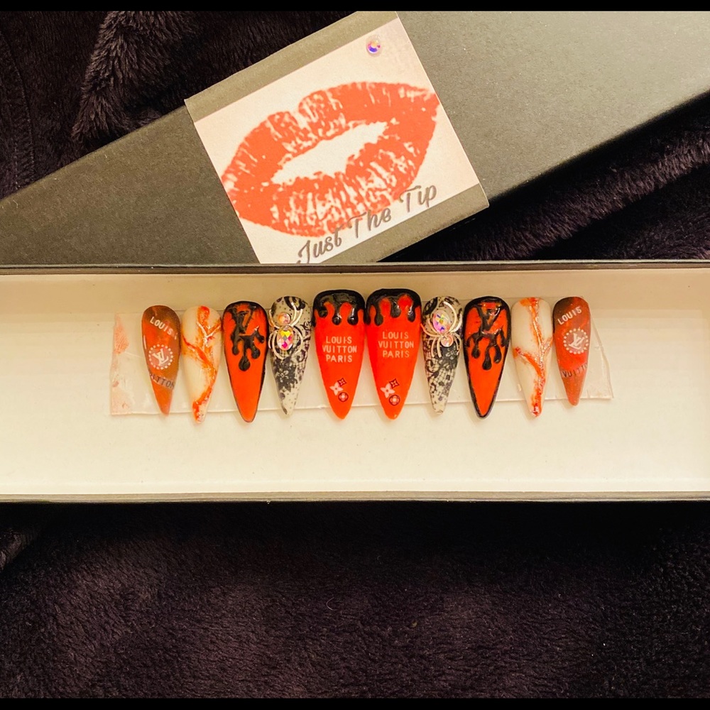 Press on nails